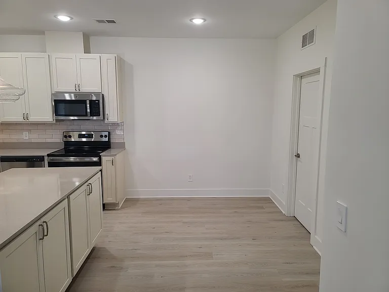 Zephyr Place — Photo 31