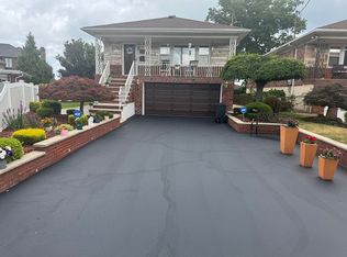 223 149th Pl, Whitestone, NY 11357