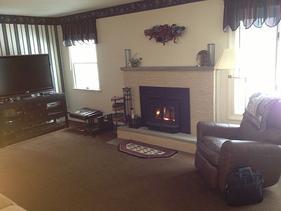 Living Room w/ FP