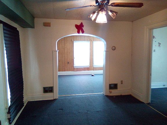 3rd image of 185 Carl St