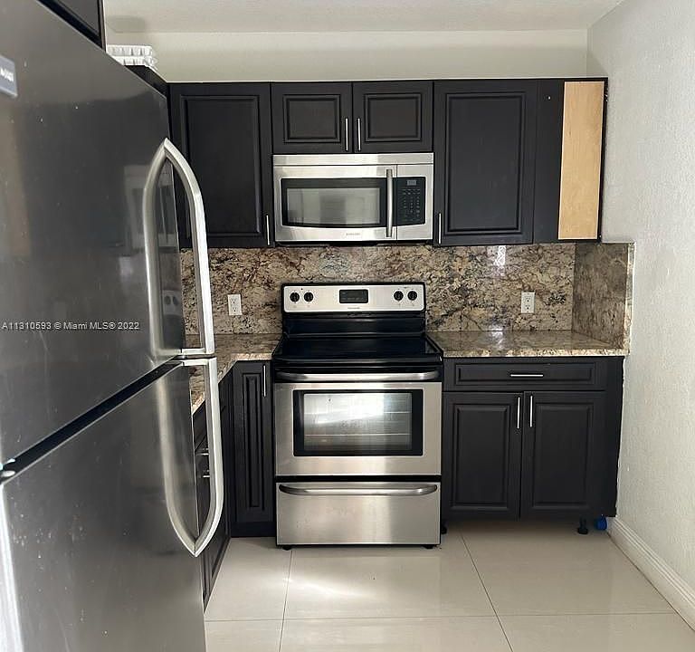 1st image of 1033 Lenox Ave APT 211