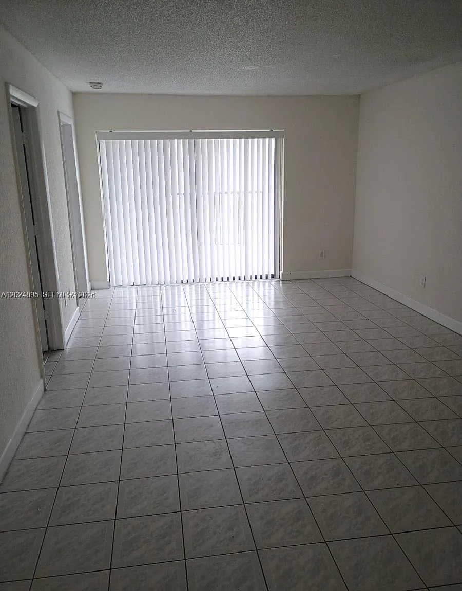 N Sherman Cir, Miramar — Photo 1