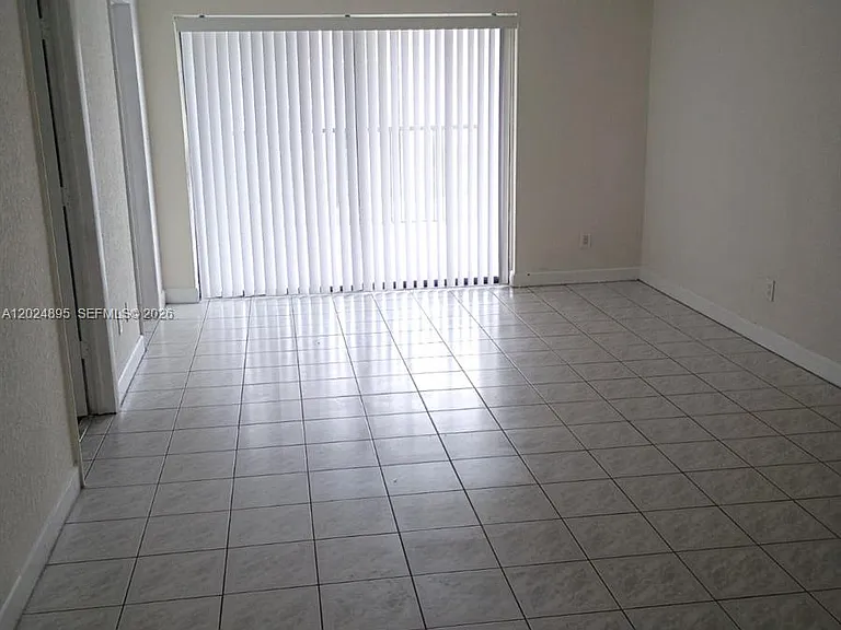 N Sherman Cir — Photo 1