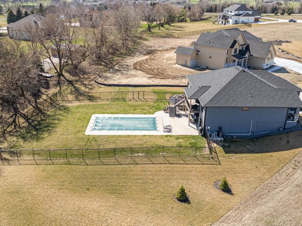 10423 S 166th Cir, Omaha, NE 68136