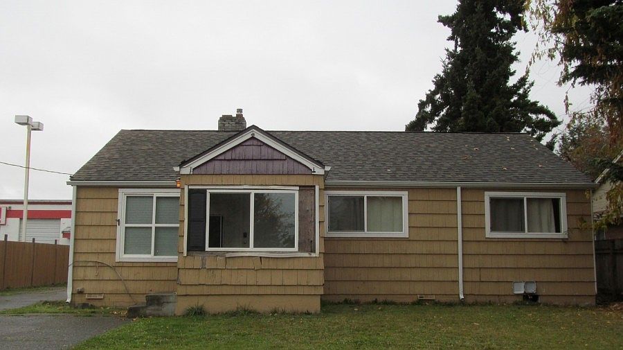 1st image of 731 15th St NE