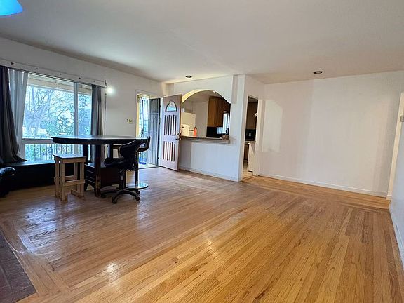 3rd image of 15884 Connolly Ave