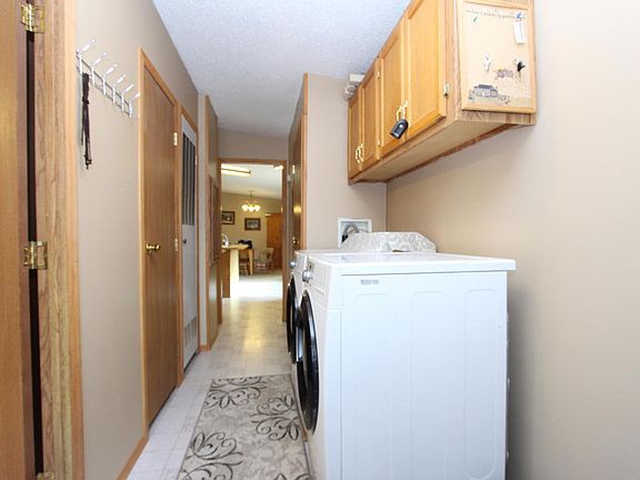 5th image of 42920 Summit Dr
