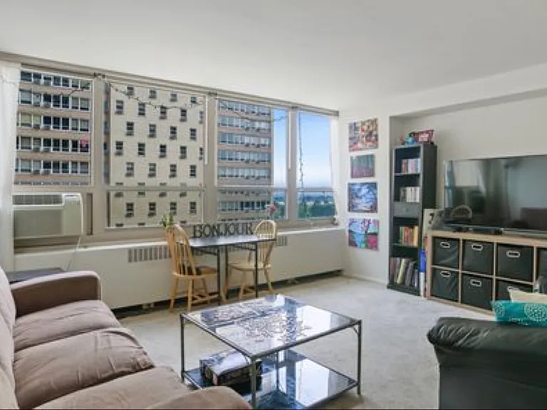 3950 N Lakeshore Dr #1222 — Photo 7