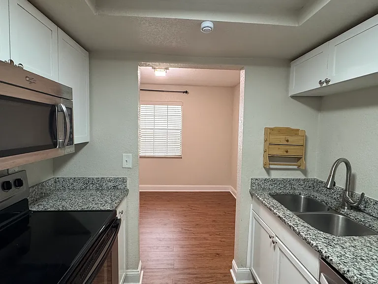 205 Lewfield Cir #205 — Photo 8