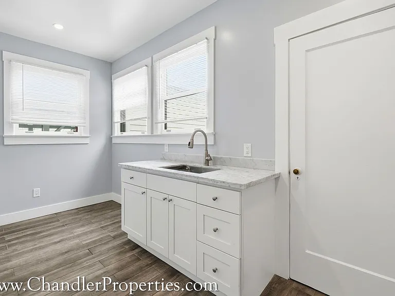 764 N Point St — Photo 2