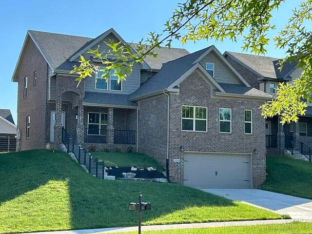 5 bed, 3.5 bath, 3450 sqft, $3,499 — Photo 2