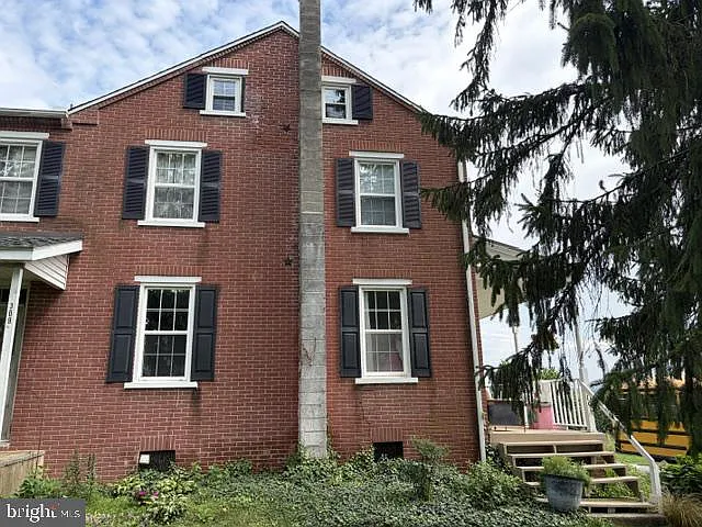 2 bed, 1.0 bath, 2457 sqft, $1,650 — Photo 4