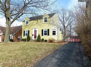 2429 Canterbury Rd, Cleveland Heights, OH 44118