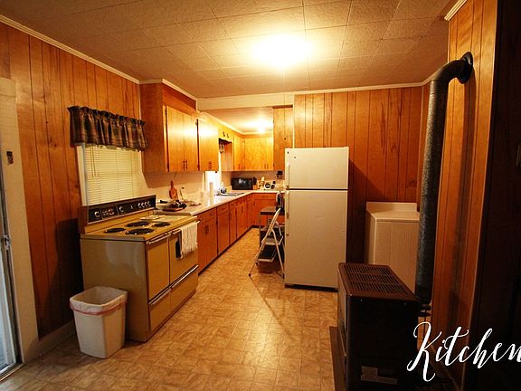 5th image of 671 N Spring St