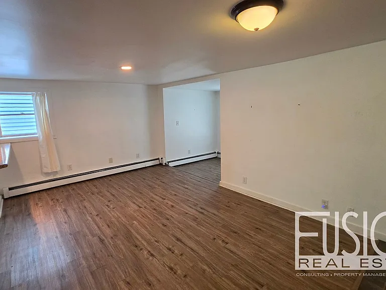 446 Colchester Ave — Photo 25