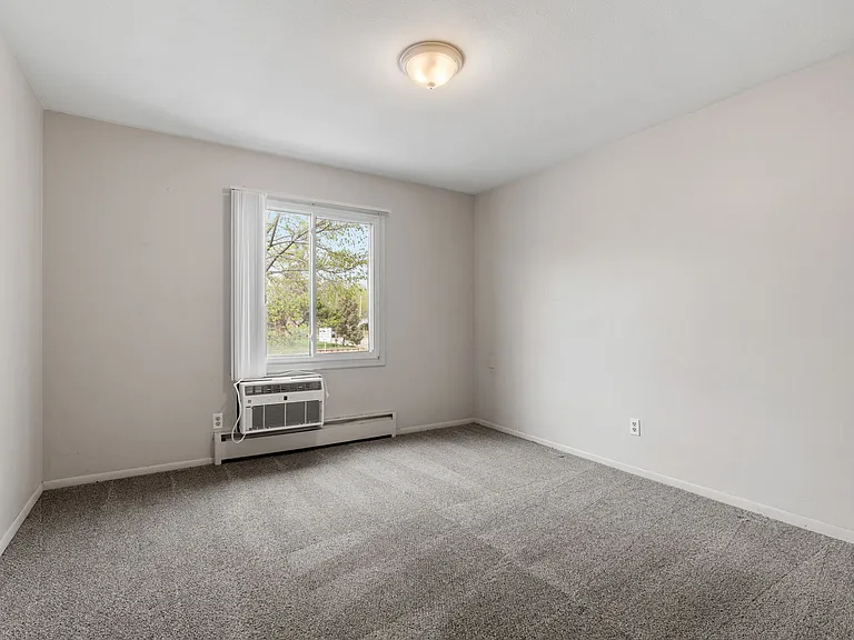 Lake Street Manor — Photo 14