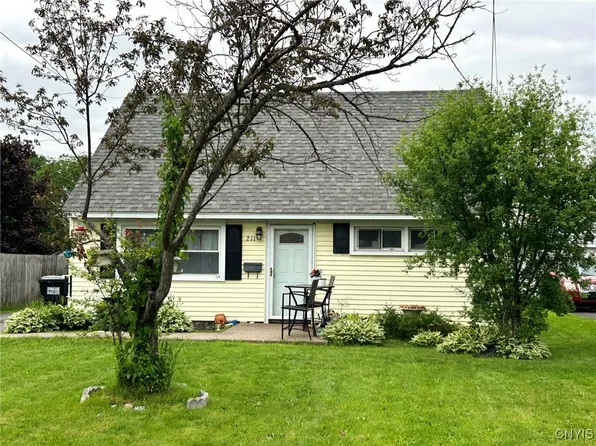211 Memphis St, Liverpool, NY 13088
