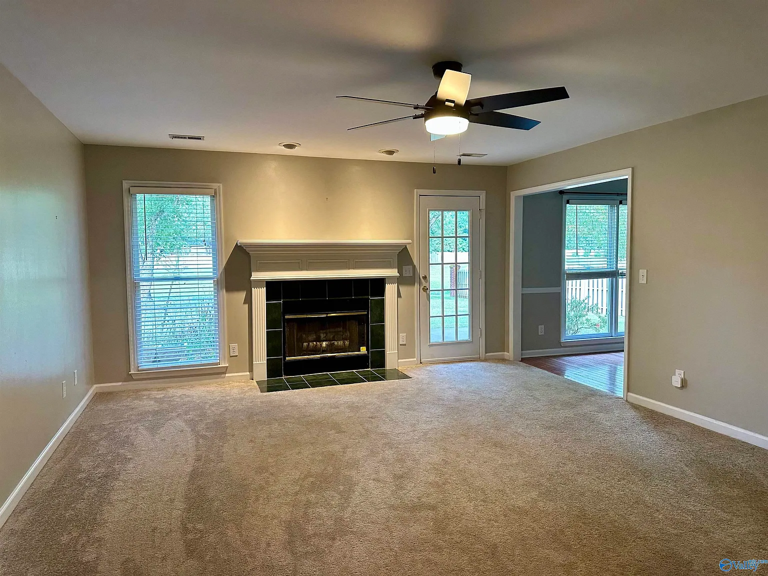 4 bed, 2.0 bath, 2065 sqft, $1,950 — Photo 4