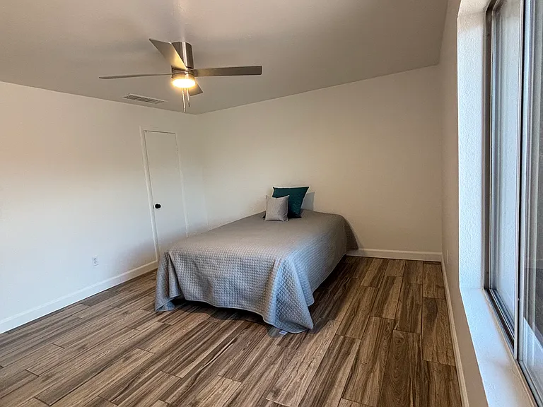 E Paradise Dr — Photo 18