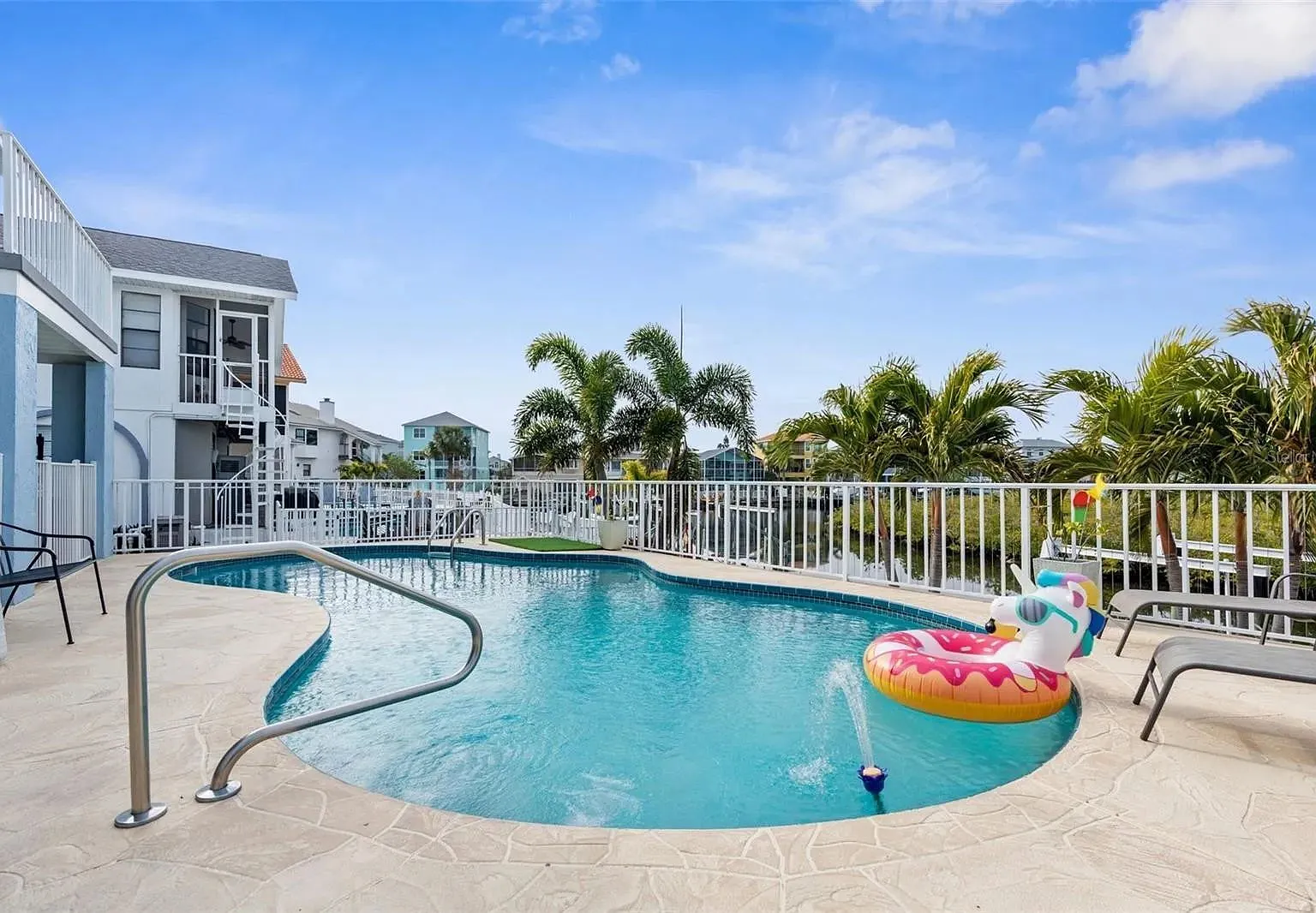 4 bed, 3.0 bath, 3064 sqft, $5,300 — Photo 4