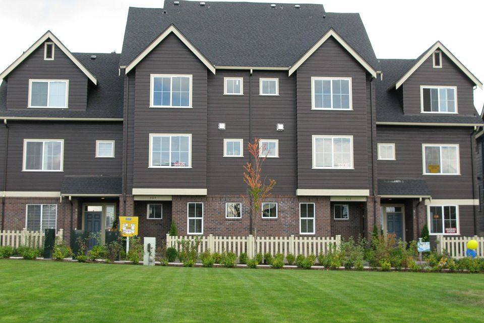 1st image of 876 3rd Ave NE #163