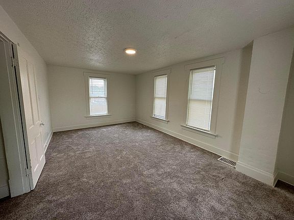 4th image of 501 S Warren Ave