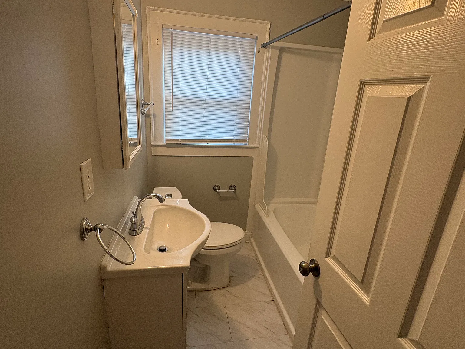 2 bed, 709 sqft, $1,100 — Photo 4