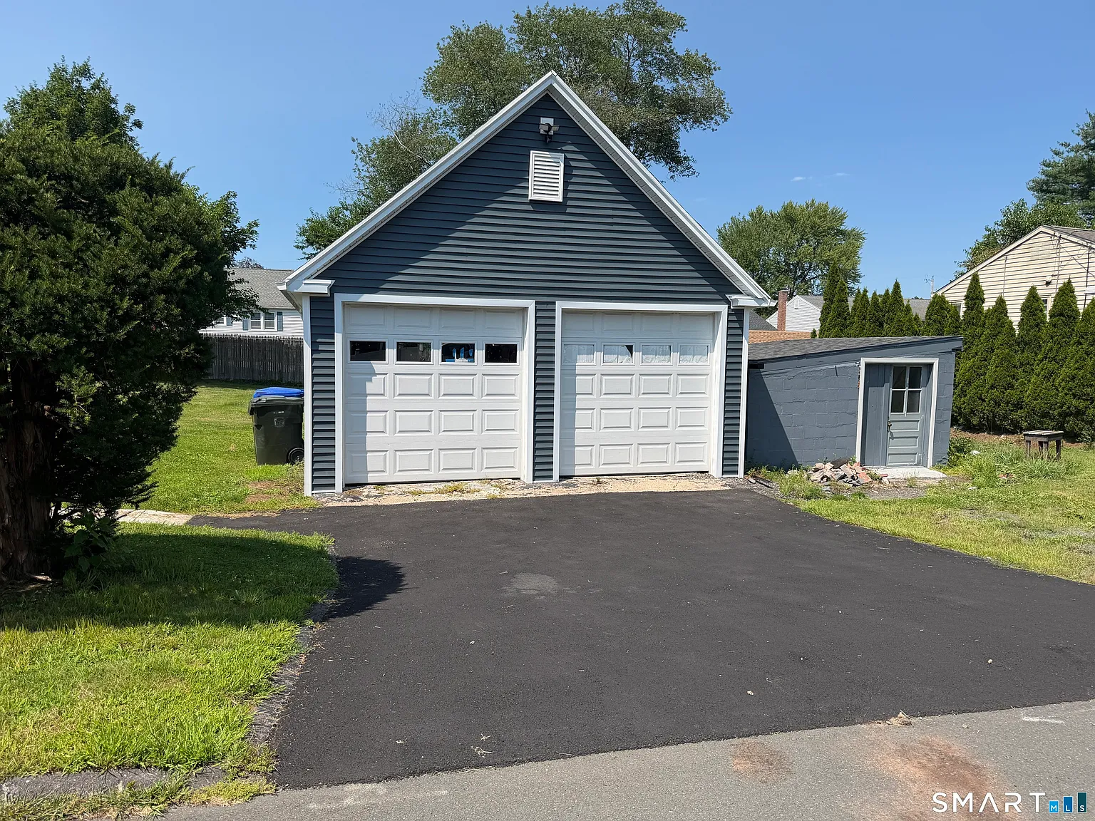 3 bed, 2.0 bath, 1019 sqft, $3,200 — Photo 2