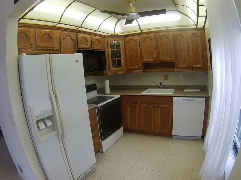 556 Capri Park #L — Photo 7