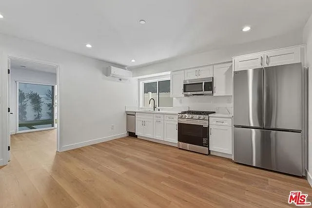 14167 Erwin — Photo 1