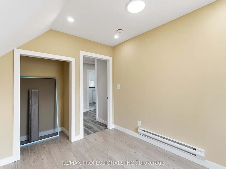 759 Barton St E #UPPER — Photo 19