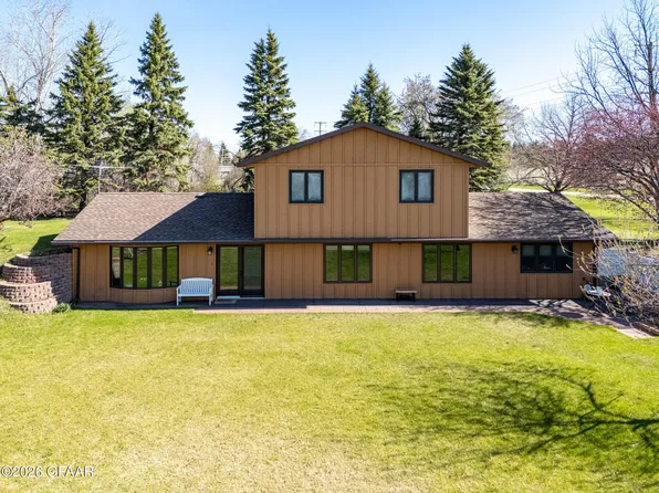 1825 37th St NE, Larimore, ND 58251