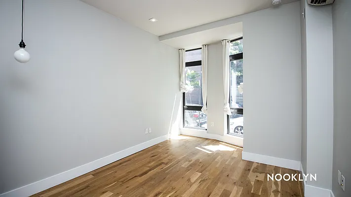 Rented by Nooklyn NYC LLC | media 32