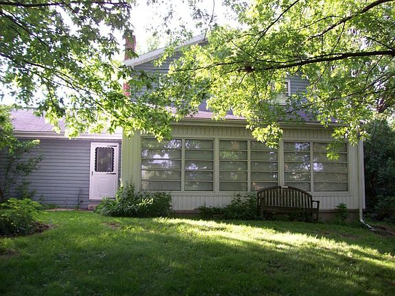 4th image of 304 E Carpenter Ave