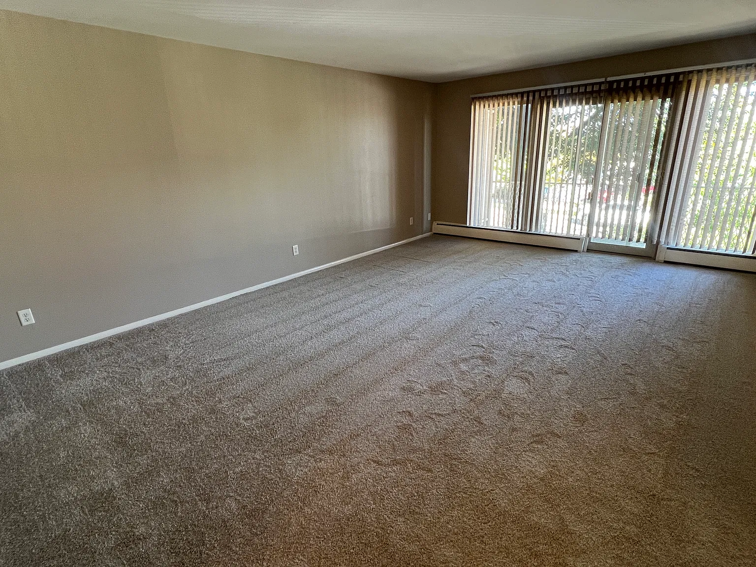 2 bed, 950 sqft, $1,345 — Photo 3