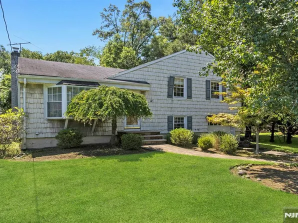 80 Kohring Cir, Harrington Park, NJ 07640