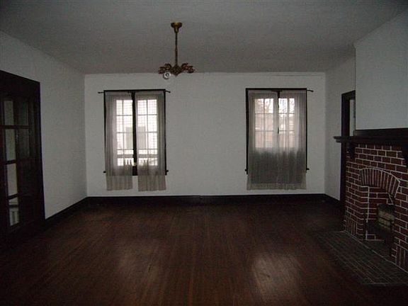 3rd image of 2061 Iuka Ave