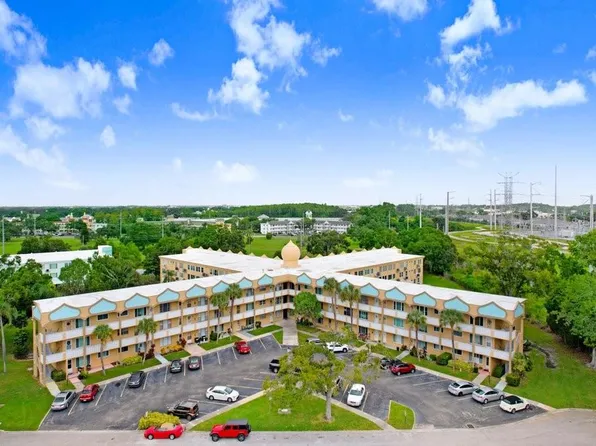 2466 Ecuadorian Way APT 6, Clearwater, FL 33763