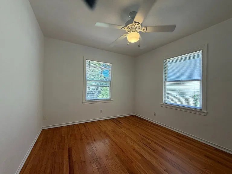 6039 Van Alstine Ave — Photo 5
