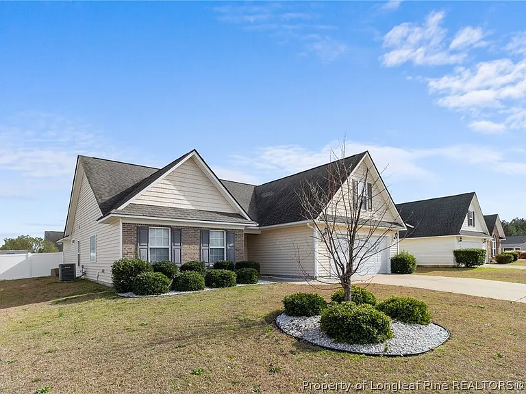255 Collinwood Dr — Photo 2