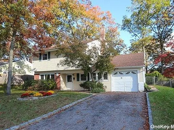 46 Foxwood Drive, Huntington Station, NY 11746