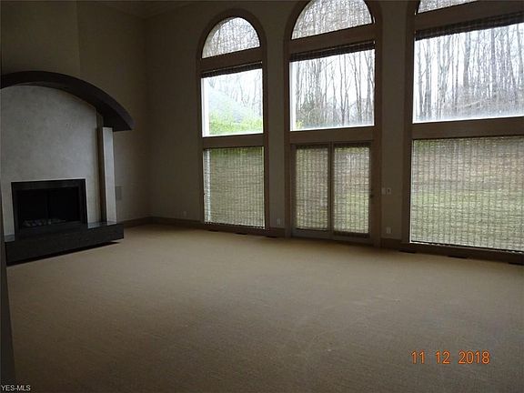 4th image of 20 Easton Ln