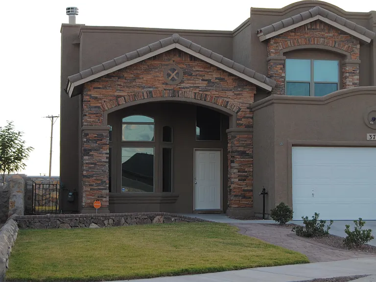 370 Bentridge — Photo 2