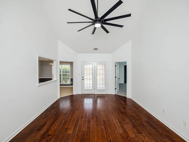 1053 Grove Landing Ln — Photo 8
