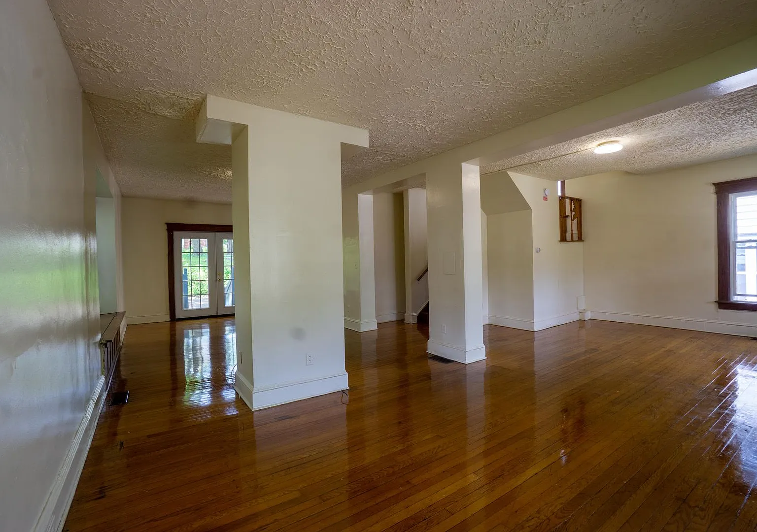 960 Lancaster Ave - Available 6/1/27 - Single Family Home — Photo 4