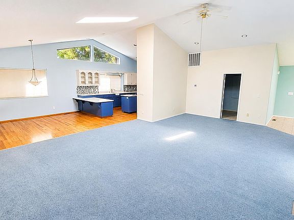 5th image of 220 Osprey Glen Ln