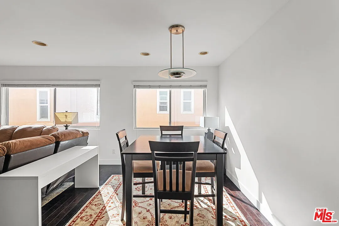1 bed, 1.0 bath, 720 sqft, $4,000 — Photo 3