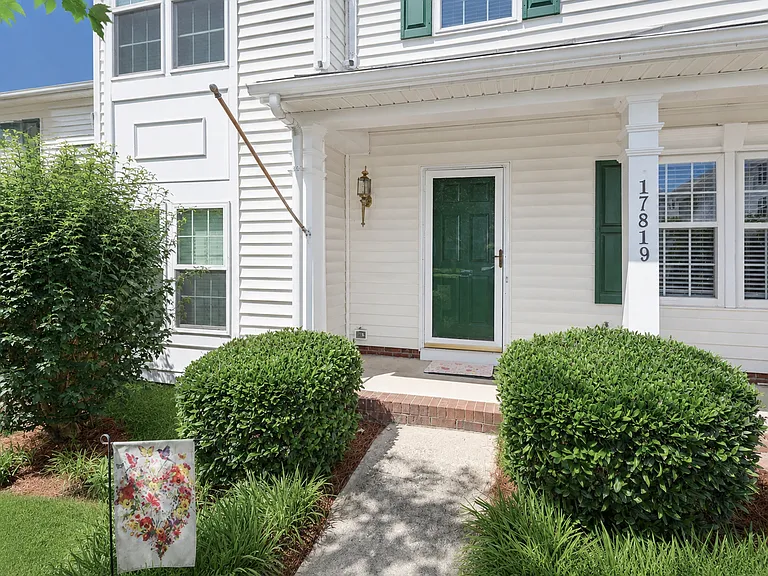 17819 Delmas Dr — Photo 30