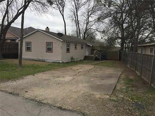 1st image of 737 Lakeside Dr