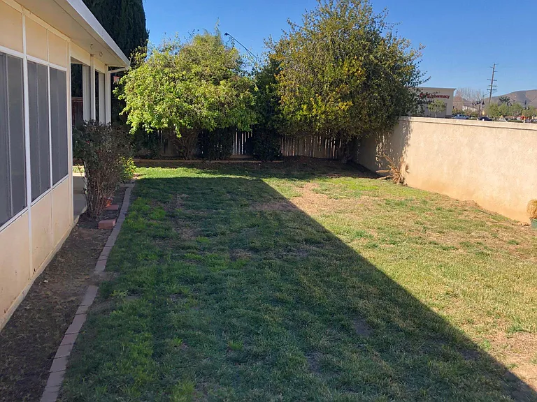 27162 Swift St — Photo 8